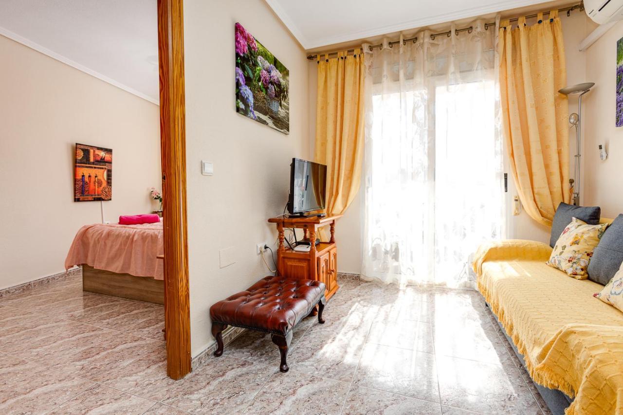 Apartament Caballero De Rodas Torrevieja Exterior photo